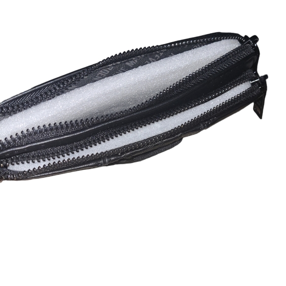 💕HP💕NWT Steve Madden Clutch/Wrislet💕 - Picture 8 of 9